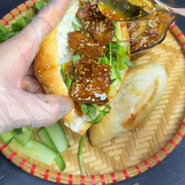 Bánh mì thịt xíu Huế