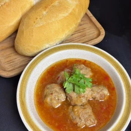 Công thức và cách làm món bánh mì xíu mại sốt cà chua