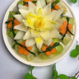 Cải thảo cuốn thịt hấp bày hoa sen