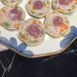 Chả giò hoa hấp xửng nhân thịt hành lá
