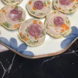 Chả giò hoa hấp xửng nhân thịt hành lá