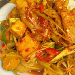 Chân gà sốt Thái xoài non đu đủ