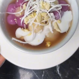 Chè sắn hoa tím lá cẩm nước đường gừng