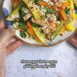 Gỏi giò lụa xoài dưa chuột hành phi