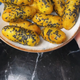 Khoai lang kén nhúng bột vừng chiên giòn