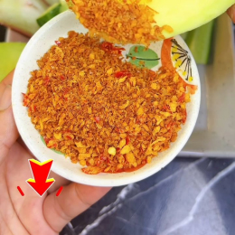 Muối tôm rang chảo chấm xoài