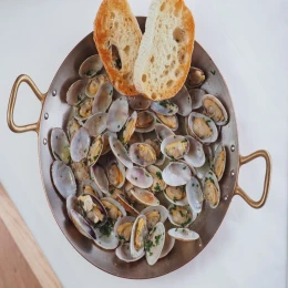 Nghêu xào bơ tỏi