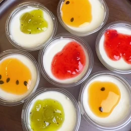 Panna cotta sốt trái cây