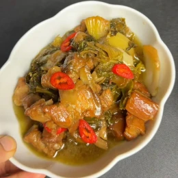 Thịt ba chỉ kho dưa cải chua