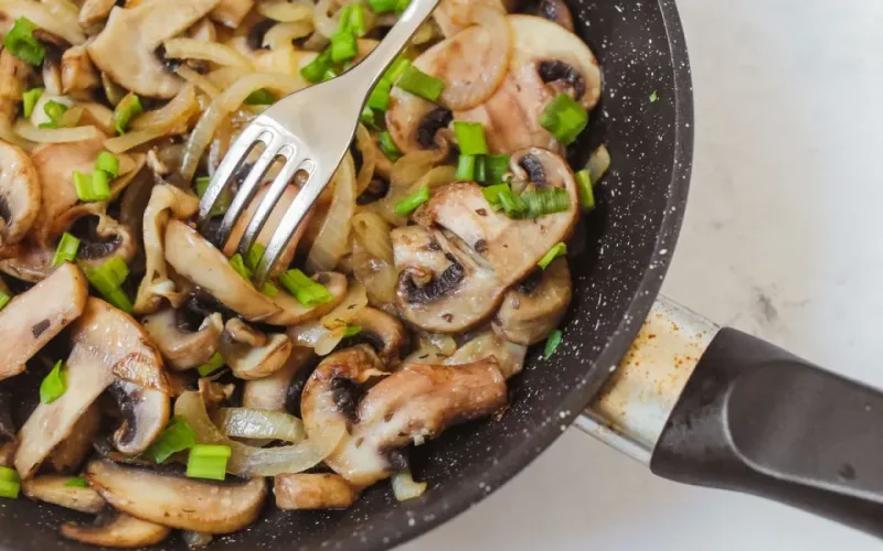 m&igrave; &yacute; sốt kem nấm