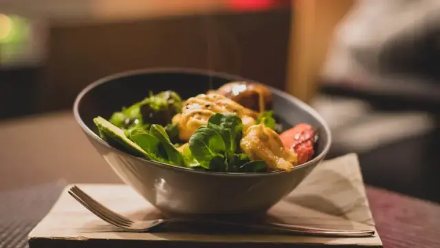 8 m&oacute;n salad giảm c&acirc;n dễ l&agrave;m gi&uacute;p Mẹ giữ d&aacute;ng dịp cuối năm