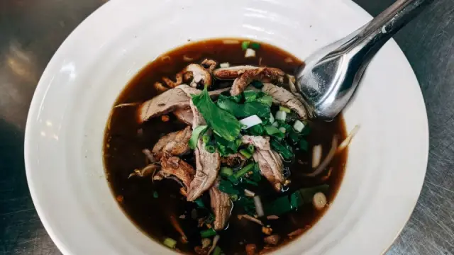 Bánh canh vịt: cách nấu nước dùng ngọt thanh, thịt vịt không hôi
