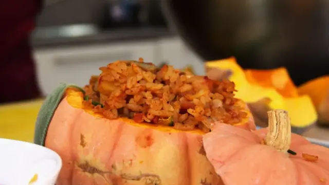 Bí đỏ hấp hạt sen nguyên trái: mỗi người một quả vừa no vừa khỏe