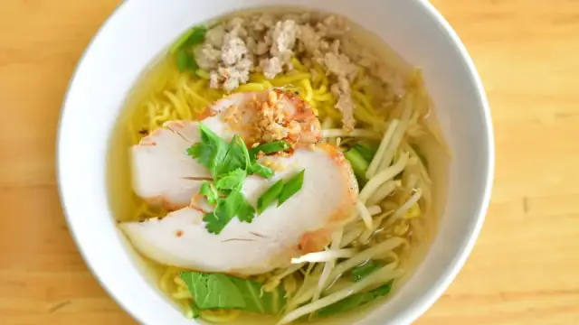 Bún gà xáo sả: cách nấu nước dùng thơm nồng cho bữa sáng