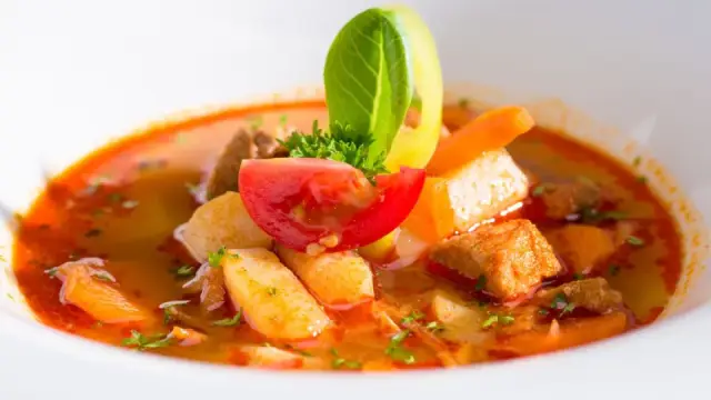 Canh đủ rau đủ thịt: 5 món nấu nhanh cứu nguy bữa tối bận rộn