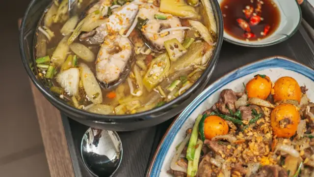 Khử mùi tanh đầu cá hồi nấu canh chua: mẹo nhỏ, nồi canh ngon