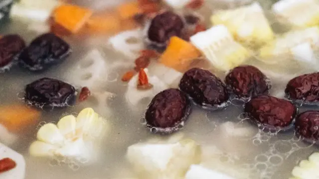 Lẩu b&ograve; nh&uacute;ng chay ng&agrave;y rằm: nước d&ugrave;ng ngọt thanh, đủ nấm rau