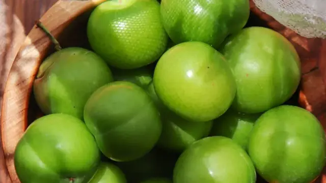 Mận dầm muối ớt chua ngọt: c&aacute;ch l&agrave;m gi&ograve;n ngon, đậm vị
