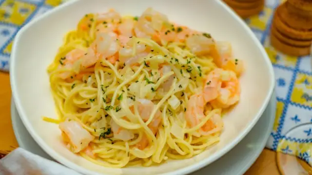M&igrave; spaghetti x&agrave;o t&ocirc;m nấm: c&aacute;ch l&agrave;m chuẩn vị, sợi m&igrave; dai ngon