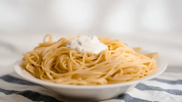 Mì trộn sốt mayonnaise cho bé: món tủ béo thơm, làm 15 phút