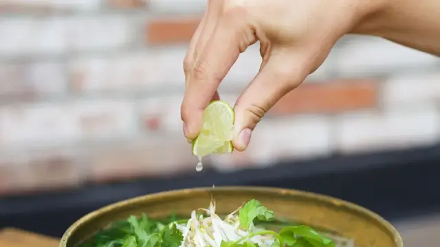 Món ăn sáng nóng hổi: 3 công thức cháo, bánh canh, hủ tiếu dễ nấu