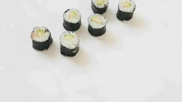 M&oacute;n Nhật &ndash; Việt cuối tuần: cơm cuộn thịt nướng v&agrave; udon x&agrave;o b&ograve; sả