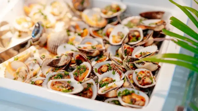 Nghêu nướng sốt me: cách làm chua ngọt đậm đà, thịt mọng nước