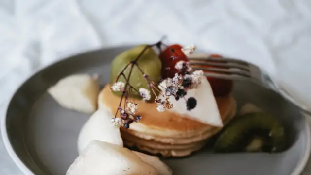 Pancake hình hoa cúc cho bữa sáng: nhanh gọn, mềm xốp, đủ chất