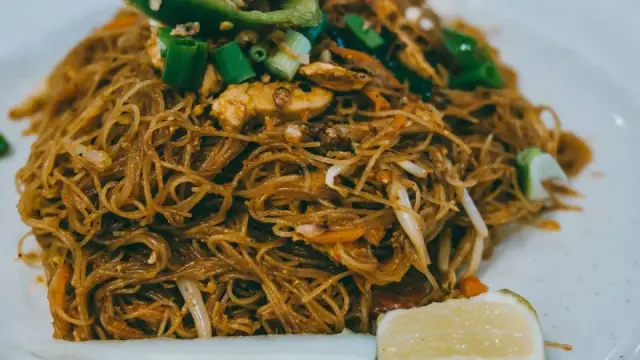 Phở sắn x&agrave;o thập cẩm dai gi&ograve;n: m&oacute;n trưa lạ miệng dễ l&agrave;m