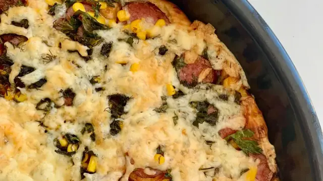 Pizza mì sợi không cần lò: làm bằng chảo giòn đế, đầy phô mai