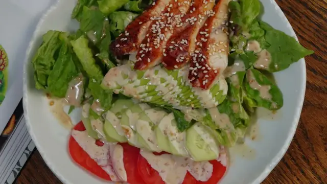 Salad thanh nhiệt cho dân văn phòng: 3 món nhẹ bụng, dễ mang đi làm