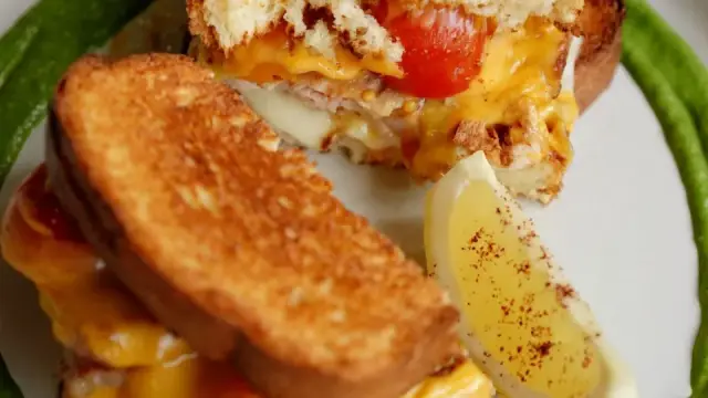 Sandwich nướng trứng sốt mayonnaise: bữa s&aacute;ng 15 ph&uacute;t đủ chất