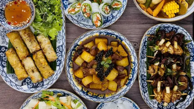 Thực đơn 3 món ngày hè: canh bầu nghêu, tôm rim, rau muống luộc
