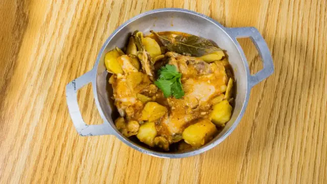 Thực đơn 3 món quê: cá kho riềng, canh cua rau đay, cà pháo