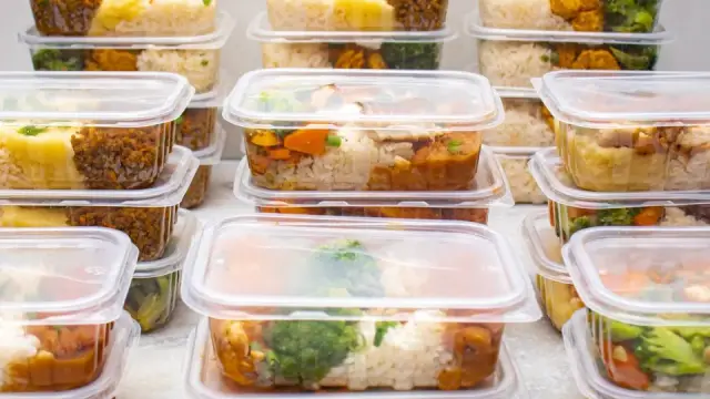 Thực phẩm kh&ocirc;ng n&ecirc;n để qua đ&ecirc;m: 7 nh&oacute;m m&oacute;n cần lưu &yacute;