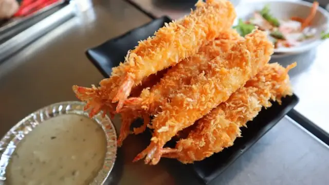 T&ocirc;m chi&ecirc;n sốt kiwi: m&oacute;n chua ngọt lạ miệng, gi&ograve;n rụm dễ l&agrave;m