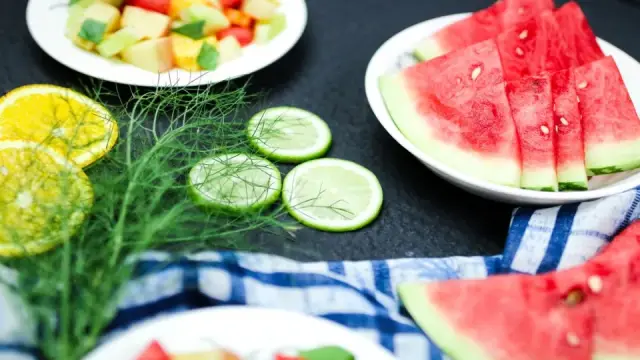 Tr&aacute;i c&acirc;y tốt cho da m&ugrave;a h&egrave;: 5 loại n&ecirc;n ăn v&agrave; c&aacute;ch ăn đ&uacute;ng