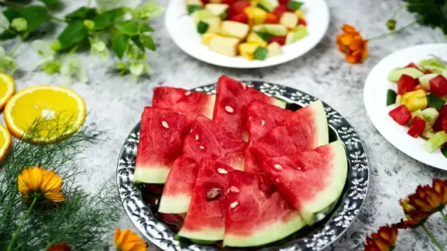 Trang tr&iacute; m&oacute;n tr&aacute;ng miệng với dưa hấu: 12 &yacute; tưởng đẹp mắt, dễ l&agrave;m