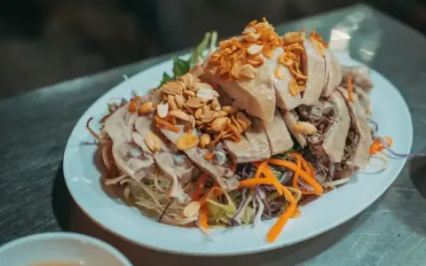 Hải Gia - Hoàng Quốc Việt