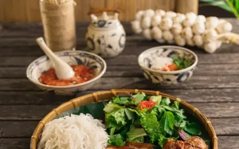 Cuốn Sen - Nguyễn Văn Lộc