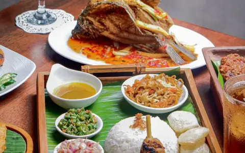Mạnh Cá Lăng - Phạm Hùng