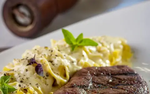 Moo Beef Steak - Trần Quốc Toản
