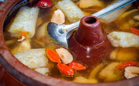 Lẩu Đức Trọc - Nguyễn Văn Tuyết