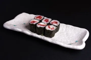 Sushi cuộn cá ngừ