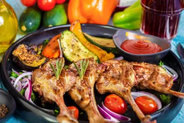 Sườn cừu nướng rau củ nướng