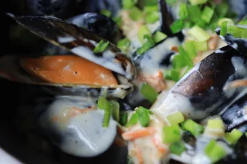 Vẹm hấp sốt kem