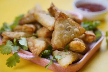 Bánh samosa chiên giòn