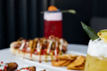 Món khai vị và cocktail