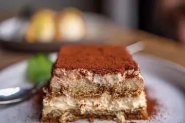 Tiramisu rắc cacao