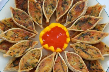 Bánh xếp chay chấm tương ớt